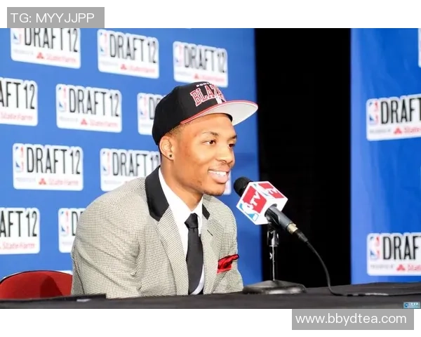 戴耳钉的足球球星们：他们为何在赛场外也展现独特魅力